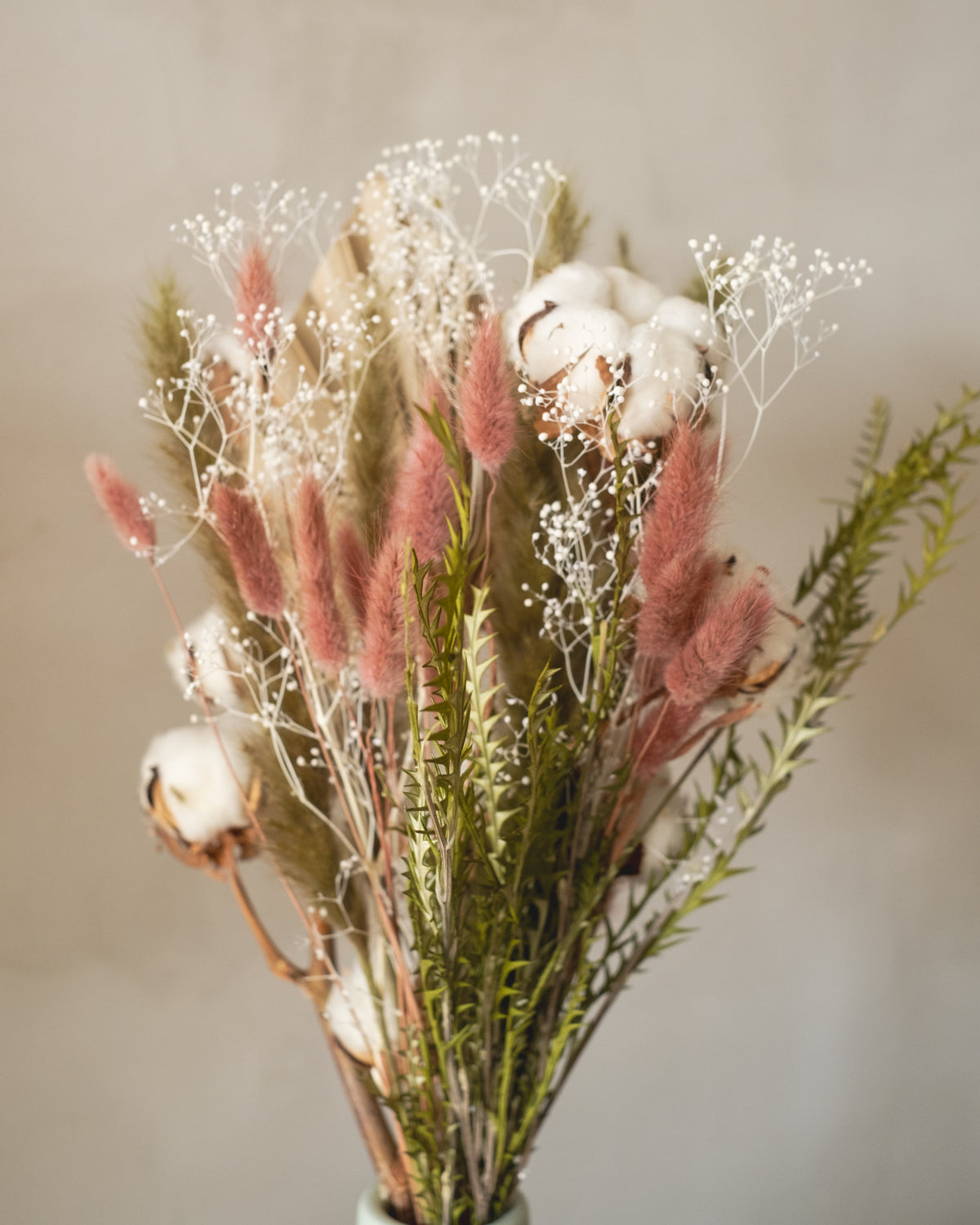 Bouquets de fleurs séchées assorties